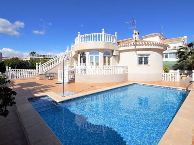 Chalet en venta en La Marina, Alicante Costa Blanca