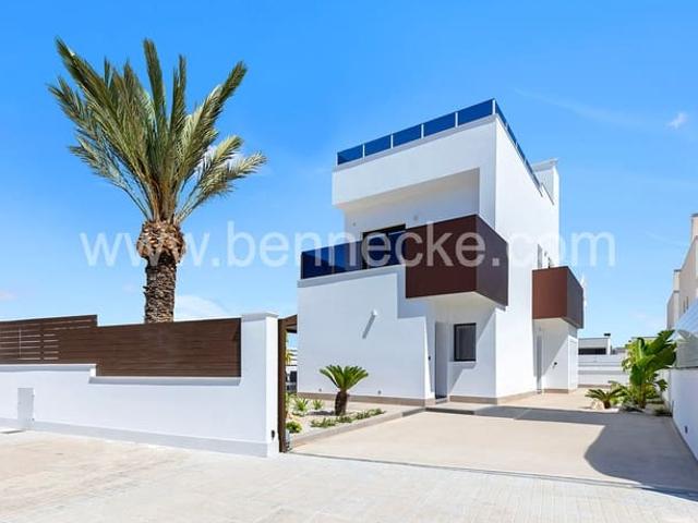 Chalet en venta en La Marina, Alicante Costa Blanca