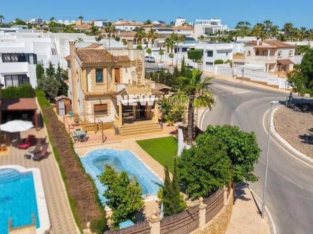 Chalet en venta en La Marina, Alicante Costa Blanca