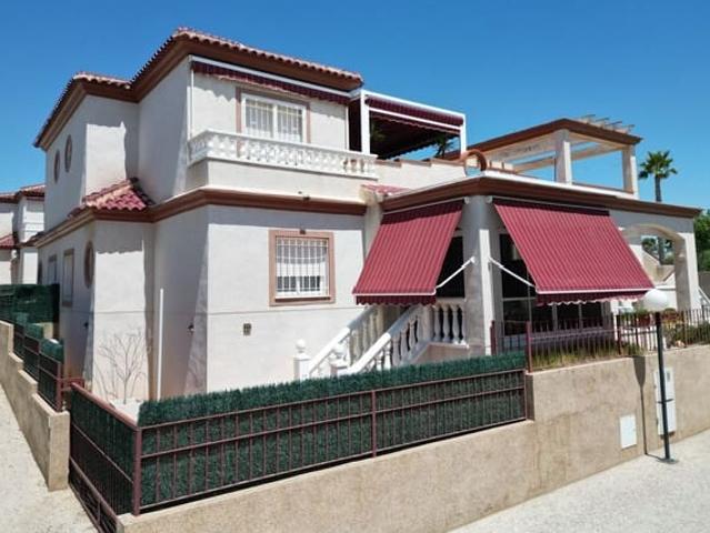 Chalet en venta en La Marina, Alicante Costa Blanca