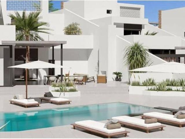 Chalet en venta en La Marina, Alicante Costa Blanca