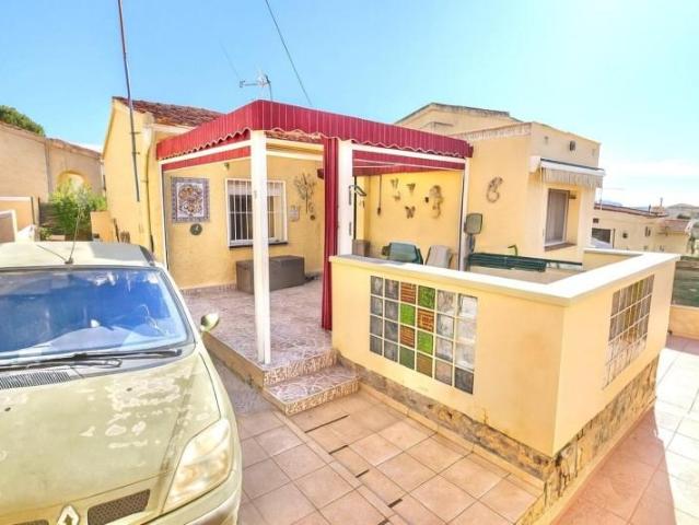 Chalet en venta en La Marina, La Marina Urbanización