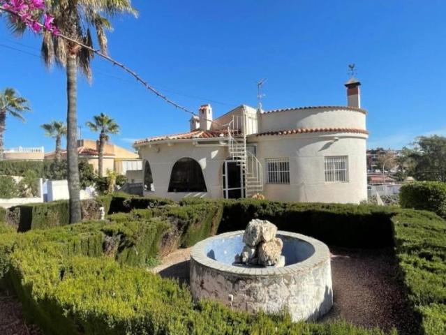 Chalet en venta en La Marina, La Marina Urbanización