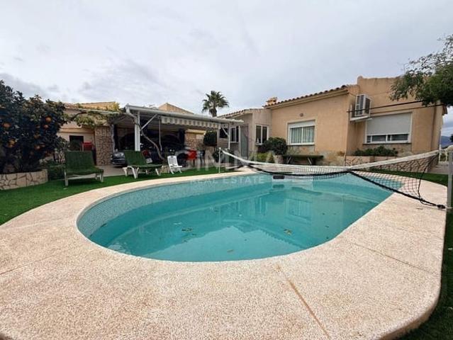 Chalet en venta en La Nucia, Alicante Costa Blanca