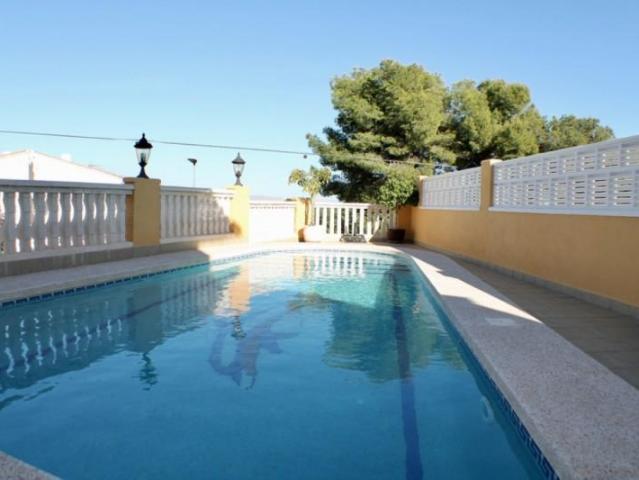 Chalet en venta en La Nucia, Urbanisations