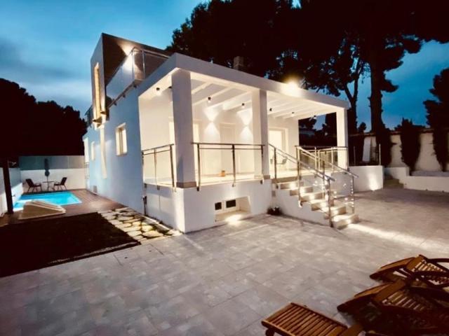 Chalet en venta en La Nucia, Urbanizaciones