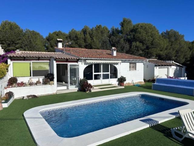 Chalet en venta en La Sabatera Chalet de una sola planta ori. 180m² Moraira