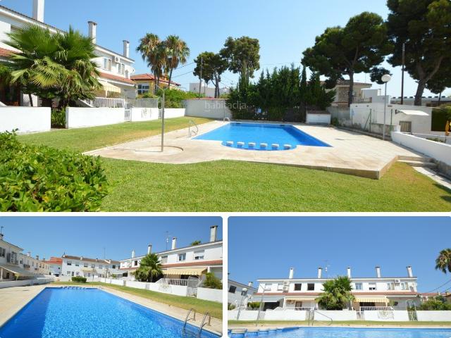 Chalet en venta en La Ràpita, Platges Costa Dorada. Chalet en venta de 4 habitaciones y piscina comunitaria. Chalets La.