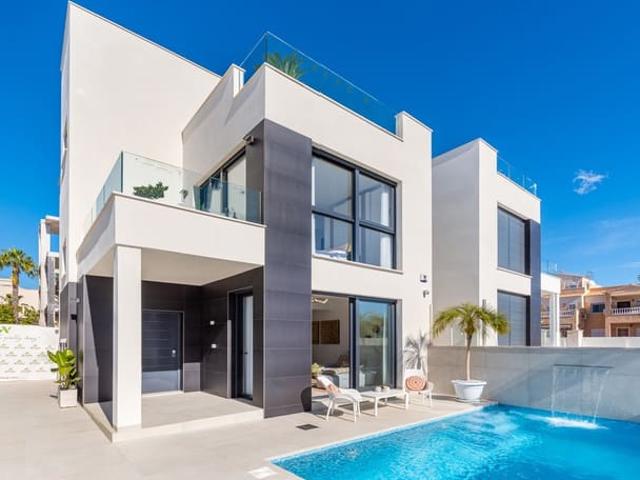 Chalet en venta en La Zenia, Alicante Costa Blanca