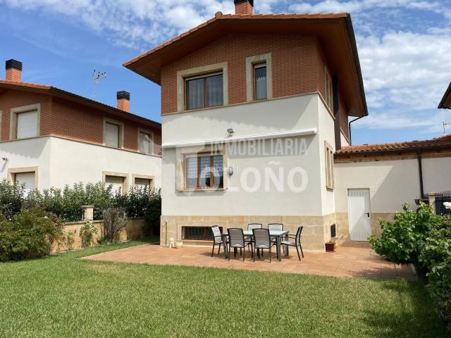 Chalet en venta en Labastida. Precioso chalet individual. Chalets.