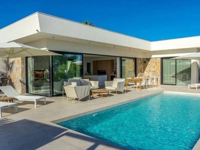 Chalet en venta en Las Colinas Golf, Alicante Costa Blanca