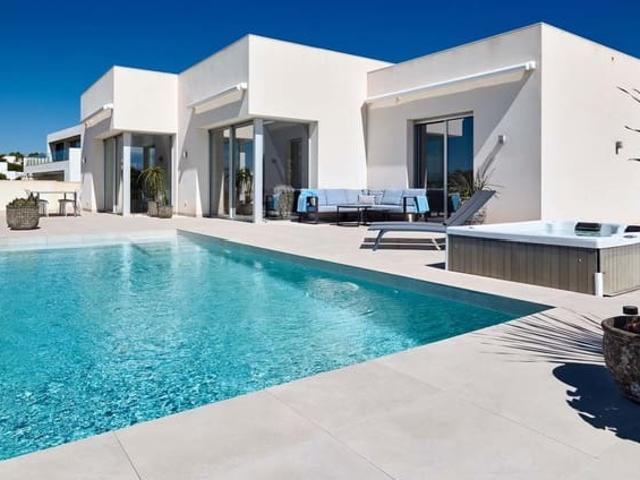 Chalet en venta en Las Colinas Golf, Alicante Costa Blanca