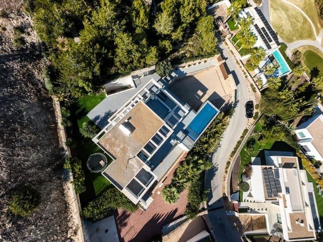 Chalet en venta en Las Colinas Golf, Alicante Costa Blanca