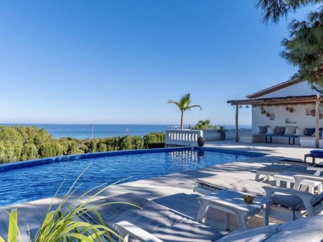 Chalet en venta en Las Rotas Elegante chalet con vistas pano. 313m² Dénia