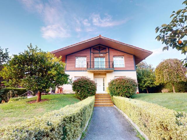 Chalet en venta en Lezama. INMOBILIARIA CAMPUZANO VENDE magnífico chalet independiente en Lezama. Chalets.