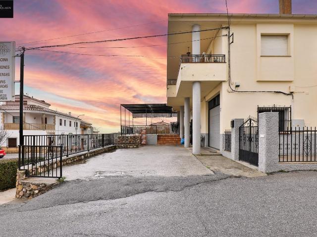 Chalet en venta en Lecrín. Café Bar, Pub, Piscina pública y dos casas en Mondújar, Valle de Lecrín. Chalets.