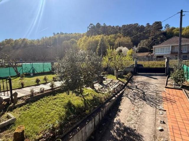 Chalet en venta en Leiro, Leiro