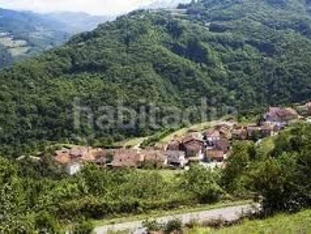 Chalet en venta en Lena. CASA INDEPENDIENTE ZONA LENA. ACTUALMENTE USO TURÍSTICO. Chalets.
