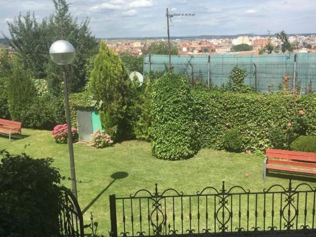 Chalet en venta en León, Trobajo del Camino