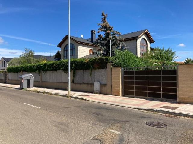 Chalet en venta en León, Eras de Renueva