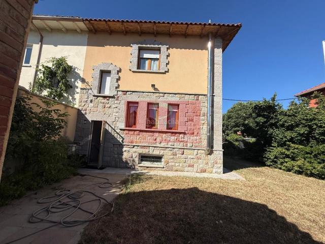 Chalet en venta en León, Pinilla. Chalets.