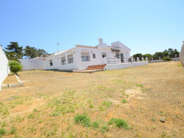 Chalet en venta en Lepe. Casa o chalet independiente en venta en Pinares Lepe. Chalets.