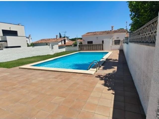 Chalet en Venta en lEscala, Girona
