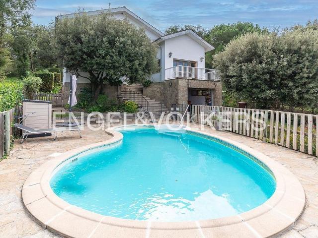 Chalet en venta en L'Esquirol, de 233 m² 5 habitaciones por 425.000