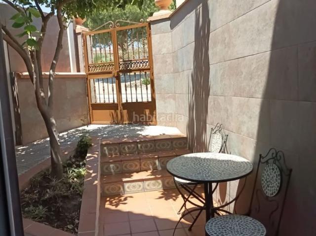 Chalet en venta en Linares, San Gonzalo. Villa en venta en Linares, 8 dormitorios. Chalets.