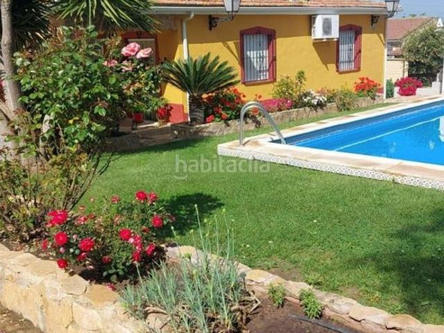 Chalet en venta en Linares, San Roque La Cruz La Rozuela. Chalet en venta en Urb. San Roque, 3 dormitorios. Chalets.