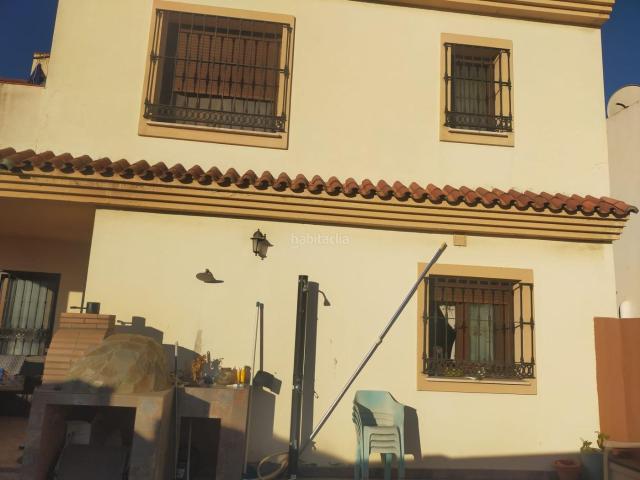Chalet en venta en Línea de la Concepción La, Santa Bárbara Ciudad Deportiva. Chalet situada en la mejor zona de la Línea de la Concepción. Chalets Línea de la Concepción.