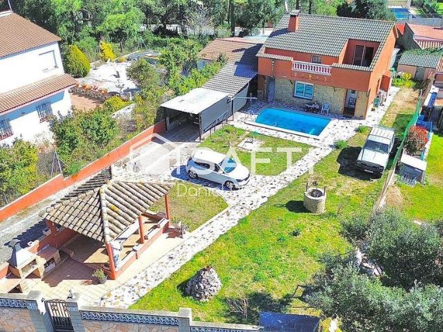 Chalet en venta en Llagostera, de 220 m² 4 habitaciones por 260.000