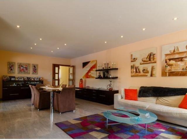 Chalet en Venta en Llagostera, Girona