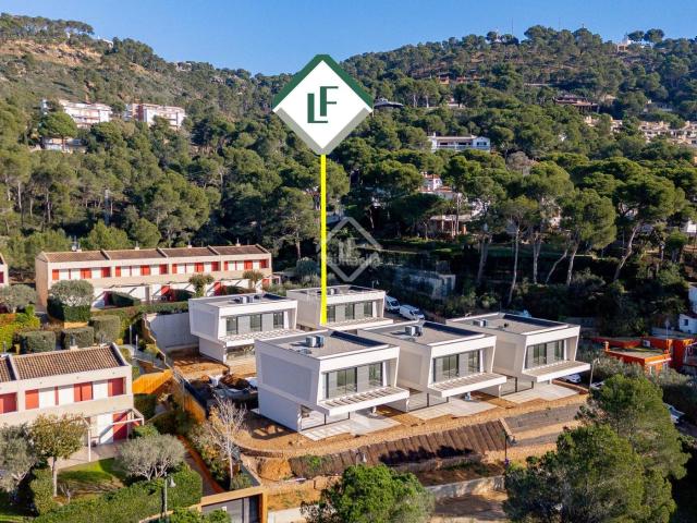 Chalet en venta en Llafranc Costa Brava. Villas de obra nueva de 4 dormitorios, ubicadas a poca distancia a pie de la playa en Llafranc, Costa Brava. Chalets.