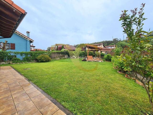 Chalet en venta en Llanes, Pría Nueva Hontoria Naves. Exclusiva vivienda en Pría, en un entorno natural privilegiado. Chalets.