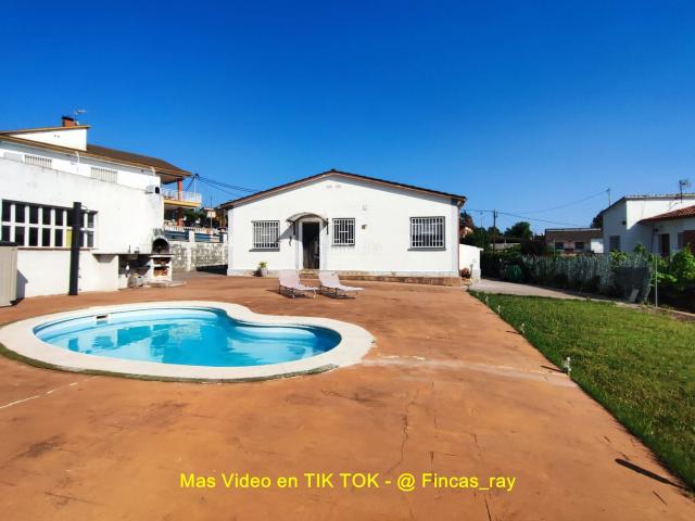 Chalet en venta en Lliçà d´Amunt. CASA CON PISCINA. Chalets Lliçà.