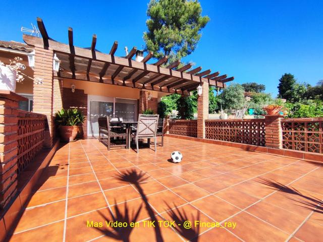 Chalet en venta en Lliçà d´Amunt. CASA CON PISCINA IMPECABLE. Chalets Lliçà.