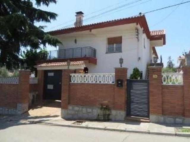 Chalet en venta en Lliçà d´Amunt, de 355 m² 5 habitaciones por 315.000