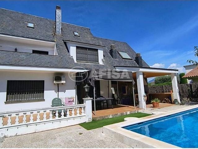 Chalet en venta en Llinars del Valles, de 171 m² 4 habitaciones por 450.000