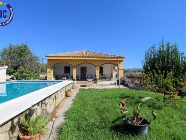 Chalet en venta en Llíria, Urb. Chuliesa