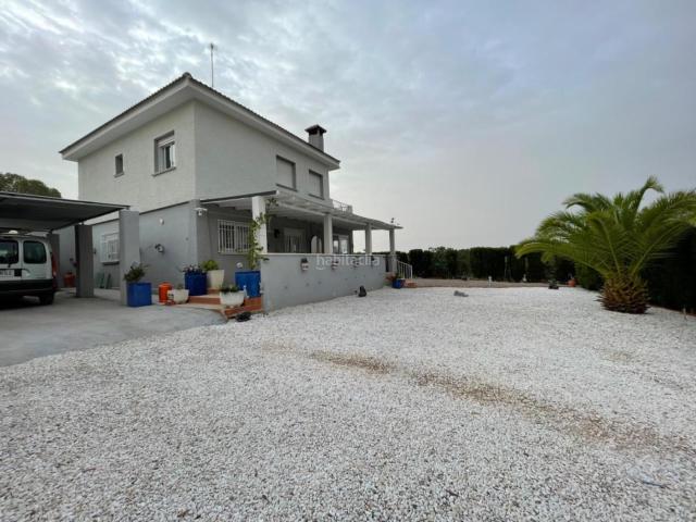 Chalet en venta en Llíria, Urbanizaciones. Precioso chalet con gran parcela y muchas posibilidades. Ademas no te pierdas la piscina. Chalets.