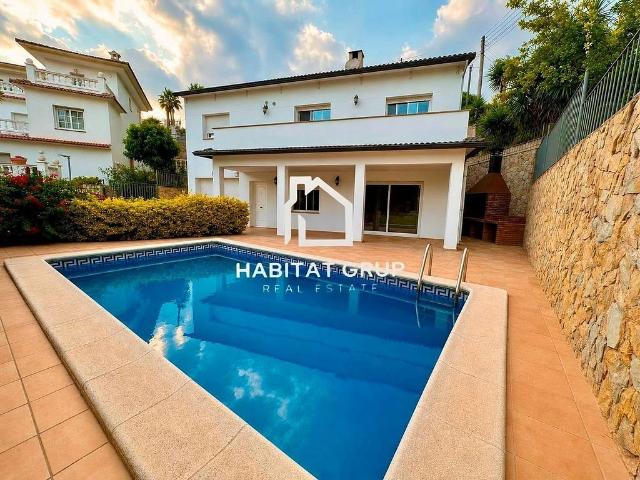 Chalet en venta en Lloret de Mar, de 200 m² 4 habitaciones por 450.000
