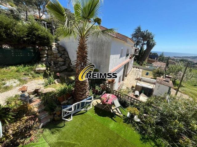 Chalet en venta en Lloret de Mar, de 220 m² 2 habitaciones por 373.000