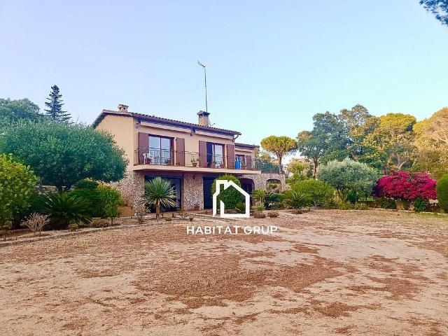 Chalet en venta en Lloret de Mar, de 350 m² 4 habitaciones por 648.000