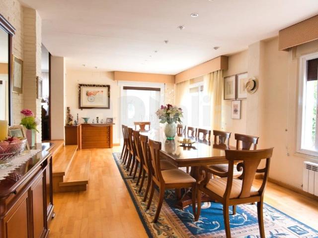 Chalet en venta en Lloret de Mar, Fenals Costa Brava. Impresionante villa en fenals de 4 habitaciones, con piscina y sala de eventos. Chalets Lloret de.