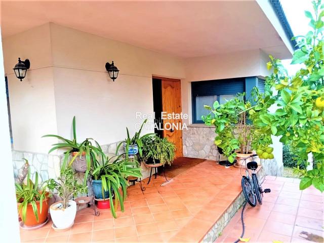 Chalet en venta en Lloret de Mar, Lloret Blau La Creu de Lloret Costa Brava. Casa soleada a 8 minutos de las playas de Lloret de Mar. Chalets Lloret de.