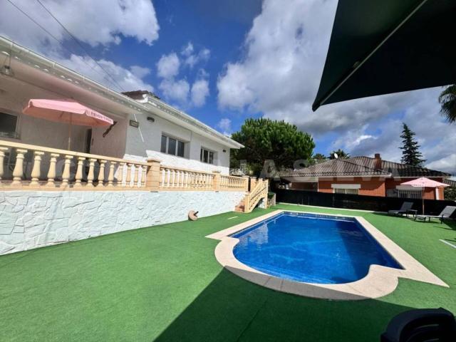 Chalet en venta en Lloret de Mar, Lloret Blau La Creu de Lloret Costa Brava. GRANDIOSO CHALET CON PRECIOSAS VISTAS Y CON TODAS LAS COMODIDADES. Chalets Lloret de.