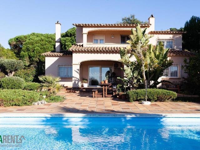 Chalet en venta en Lloret de Mar, Roca Grossa Costa Brava. Mágnifica casa unifamiliar con piscina en urbanización Roca Grossa, Lloret de Mar. Chalets Lloret de.