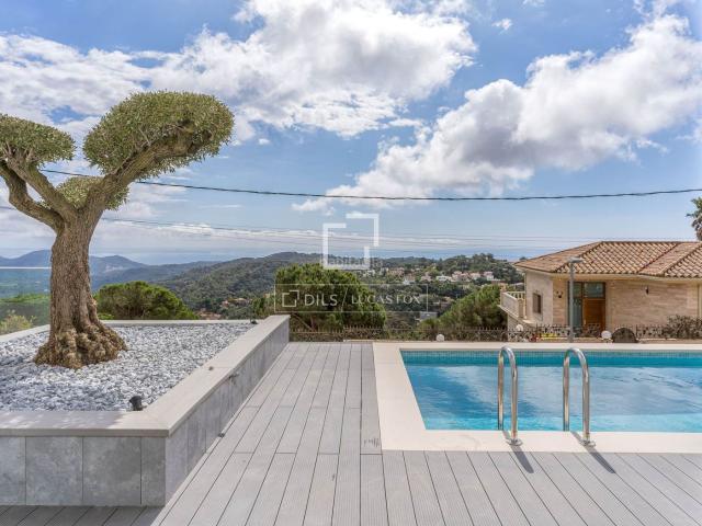 Chalet en venta en Lloret de Mar, Serra Brava Costa Brava. Villa de obra nueva de 3 dormitorios en venta en Lloret de Mar, Costa Brava. Chalets Lloret de.