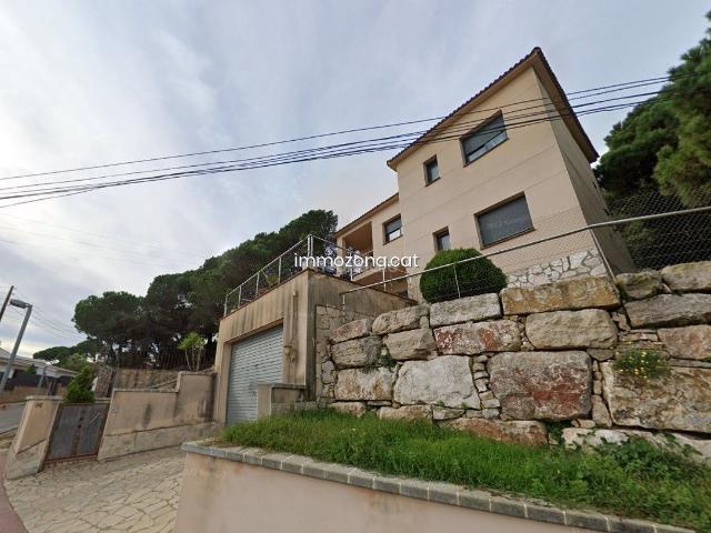 Chalet en venta en Lloret de Mar, Serra Brava Costa Brava. CASA OCUPADA DE 190M2, 4 HABITACIONES, 3 BAÑOS EN AV. FLORADA, LLORET DE MAR. Chalets Lloret de.